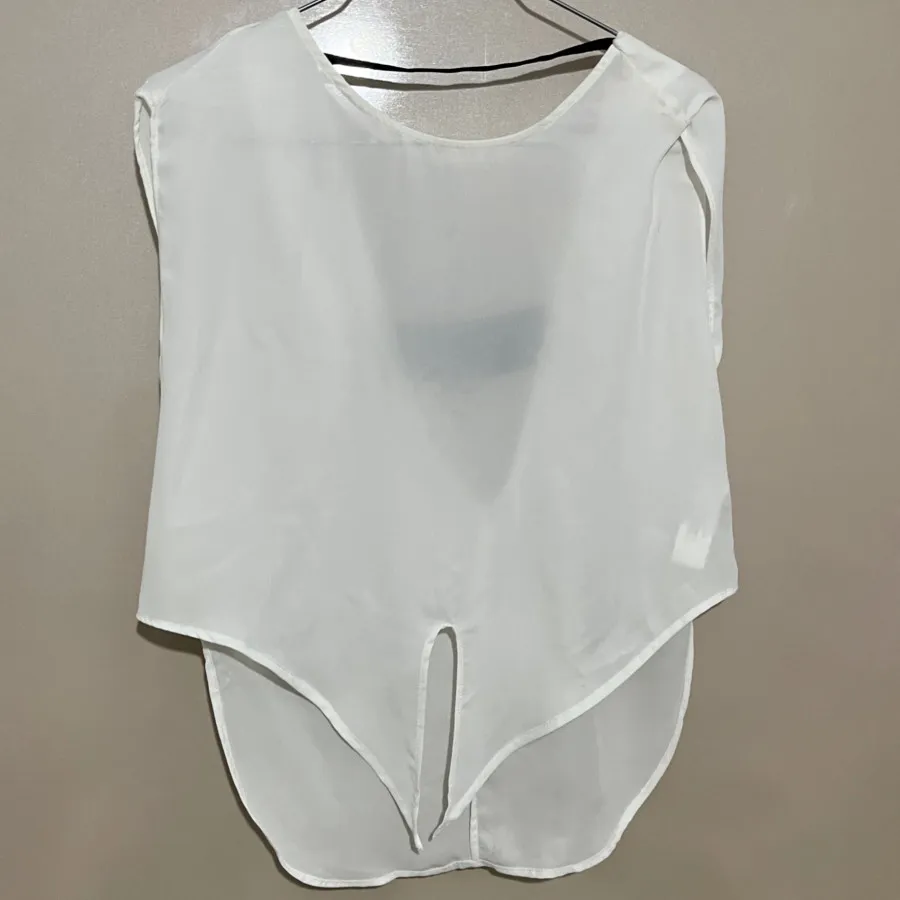 تاپ پشت باز سفید breshka