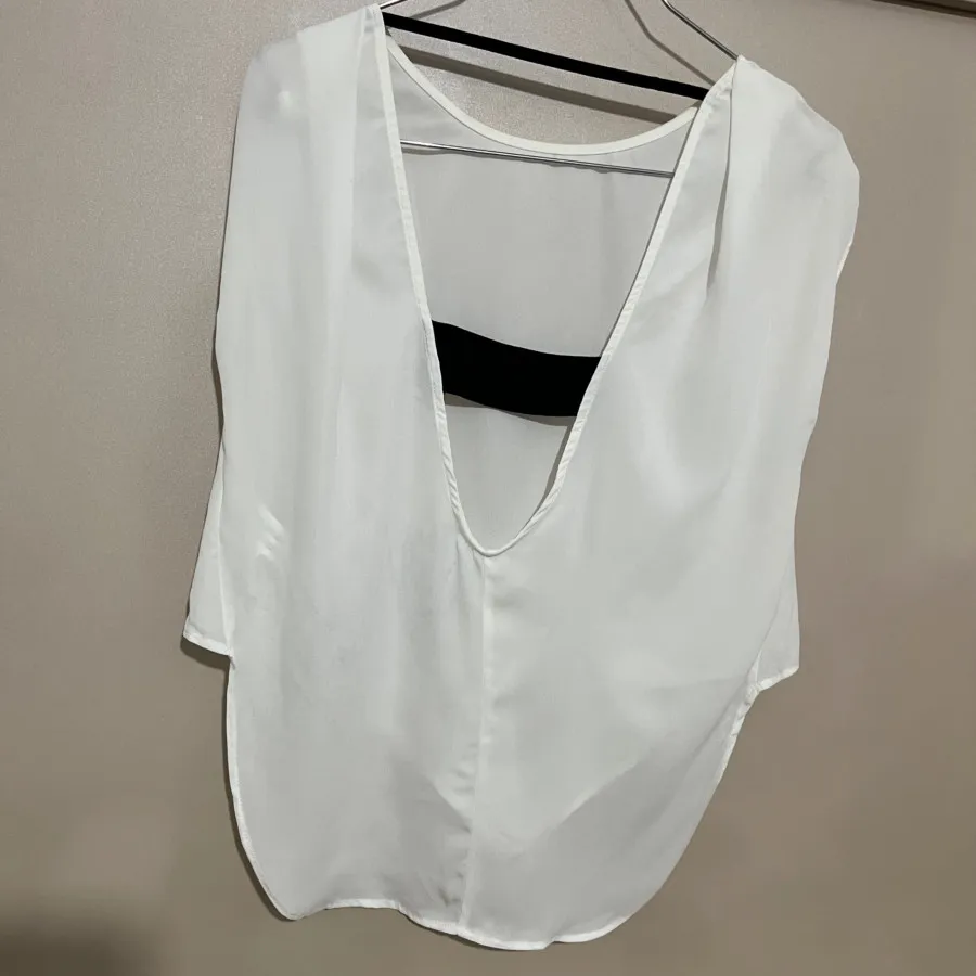 تاپ پشت باز سفید breshka