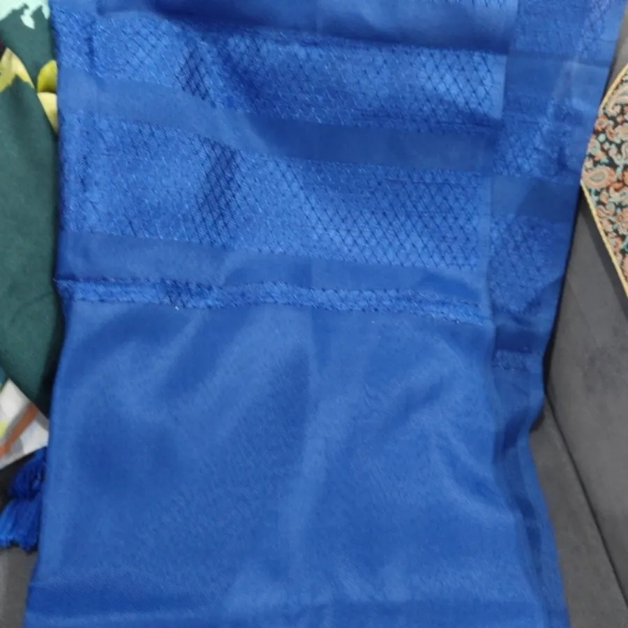 تعدادی شال کاملا نو