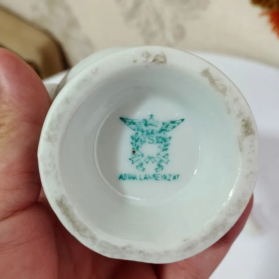 گلابدان گلسرخی