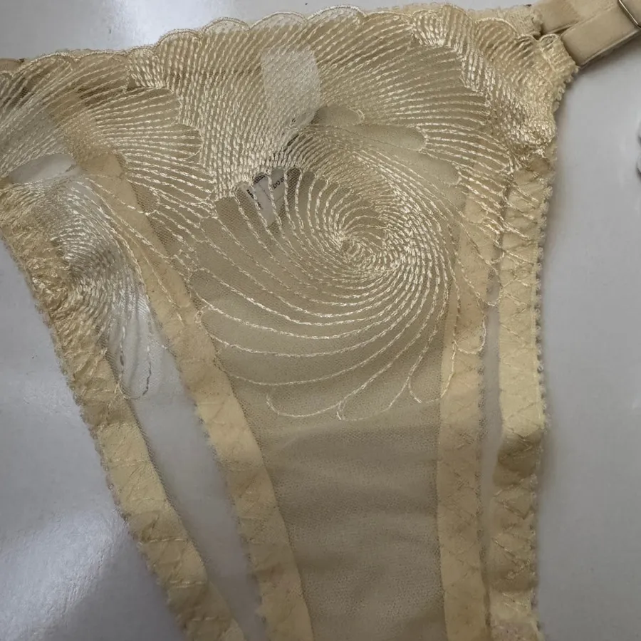 ست سوتین و شورت زرد