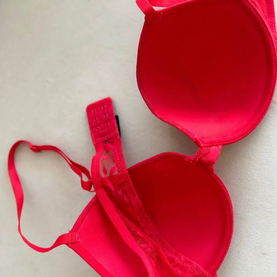 سوتین لاسنزا