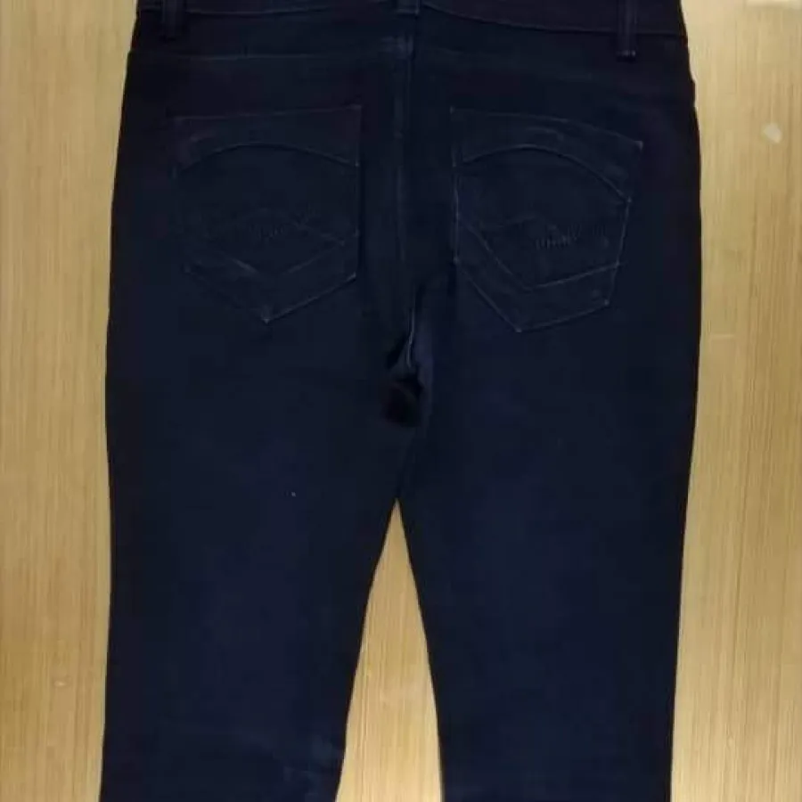 تعدادی شلوار در حد نو