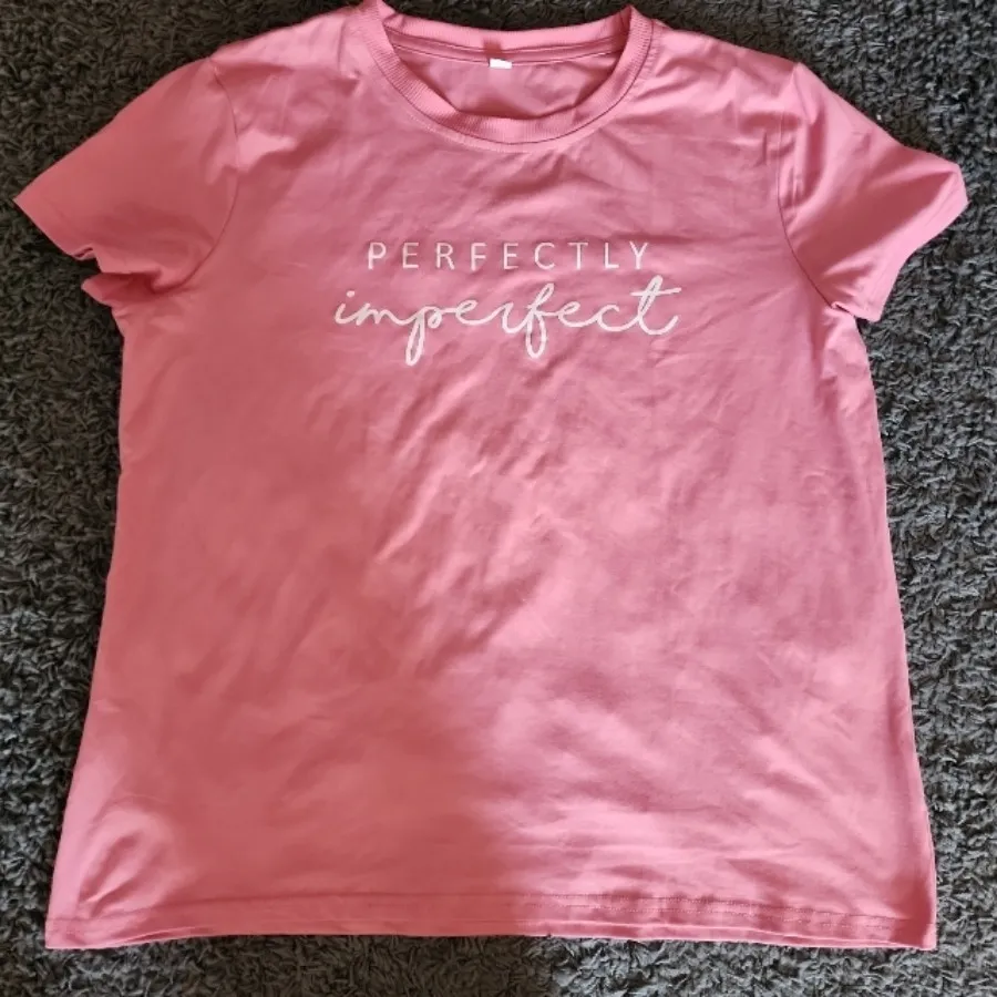 تیشرت صورتی پاستلی