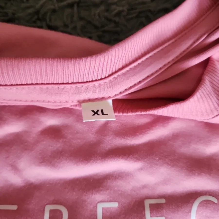 تیشرت صورتی پاستلی