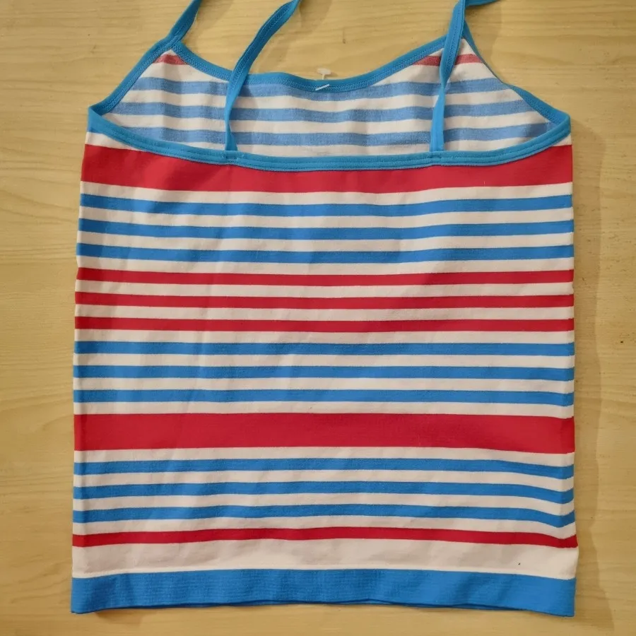 تاپ قرمز آبی