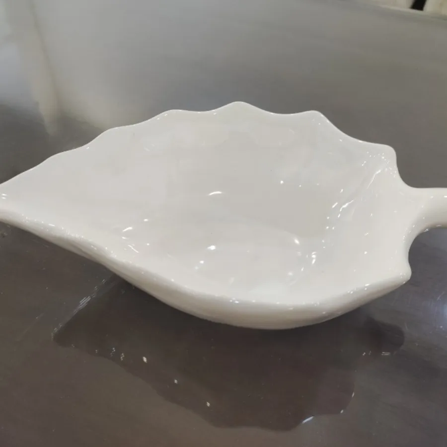 ظرف سرامیکی سفید طرح برگ