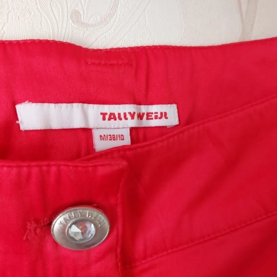 شلوارک ساتن قرمز