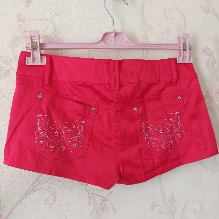 شلوارک ساتن قرمز