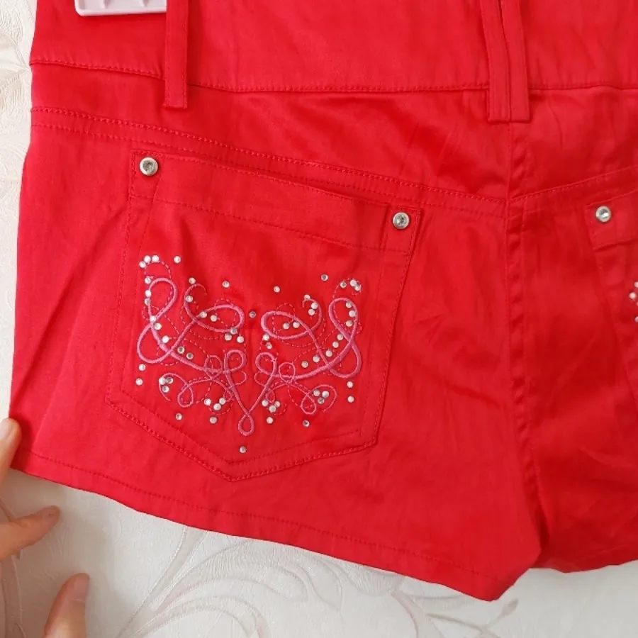 شلوارک ساتن قرمز