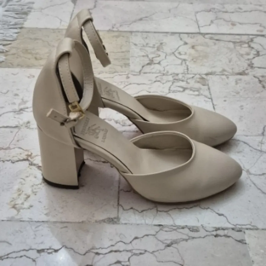کفش کرم پاشنه دار سایز 37