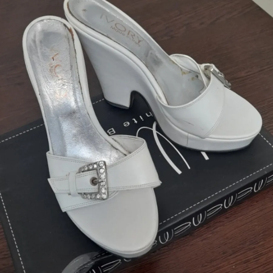 صندل لژدار سفید