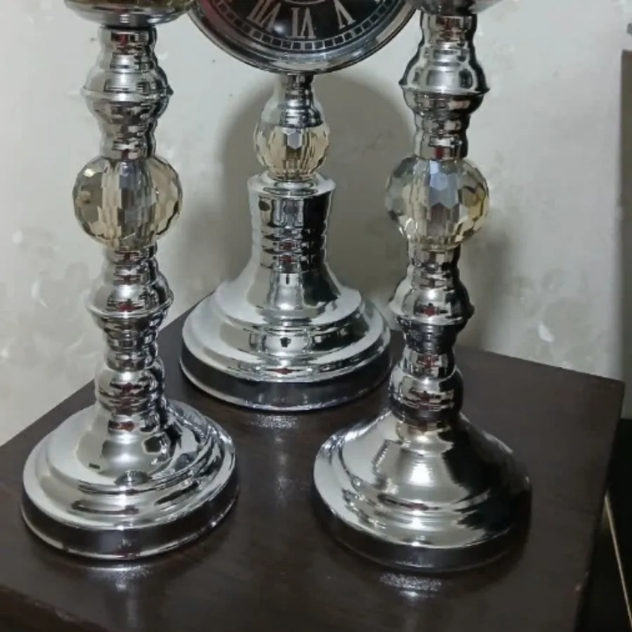 ساعت وشمعدون