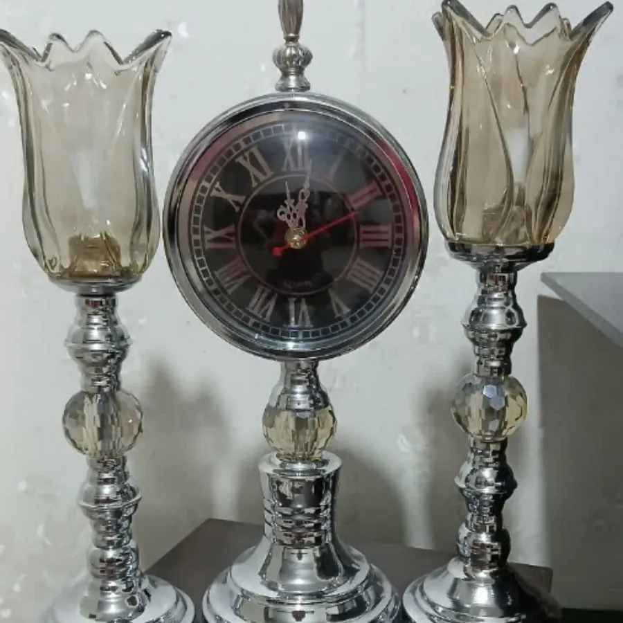 ساعت وشمعدون