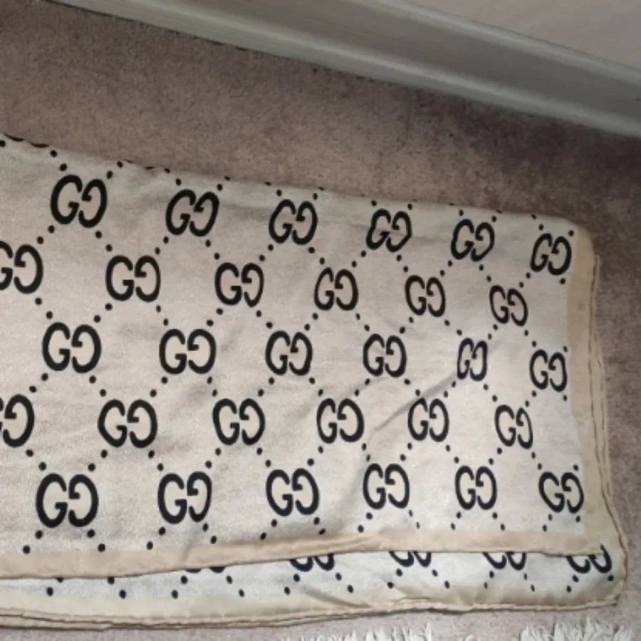 شال گوچی ابریشم