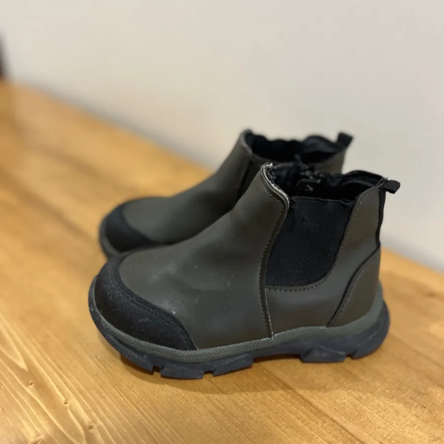 نیمبوت بچگانه