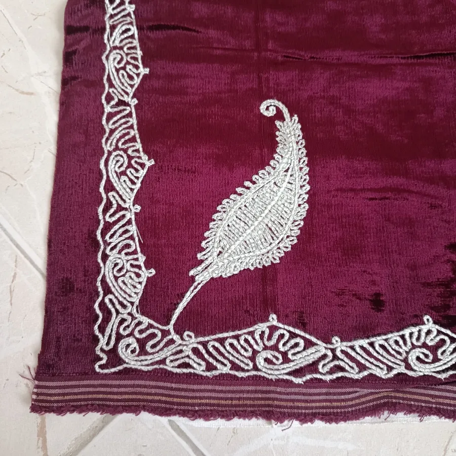 رومیزی مخمل قدیمی