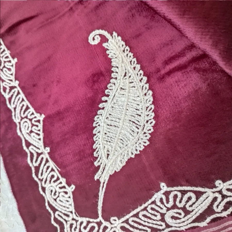 رومیزی مخمل قدیمی