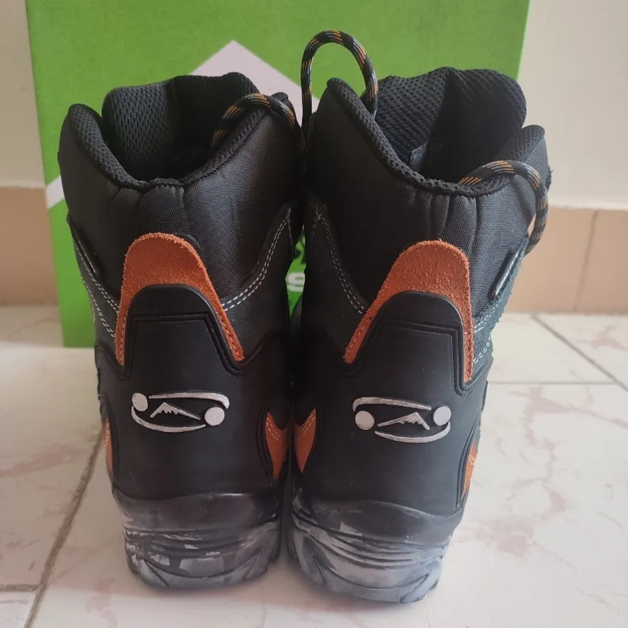 کفش  کوهنوردی