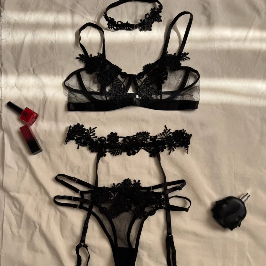 ست سوتین و شورت گاتنر دار