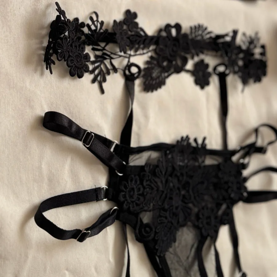 ست سوتین و شورت گاتنر دار