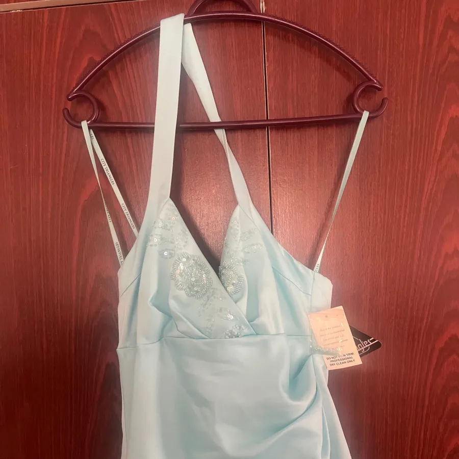 پیراهن مجلسی، نامزدی آبی