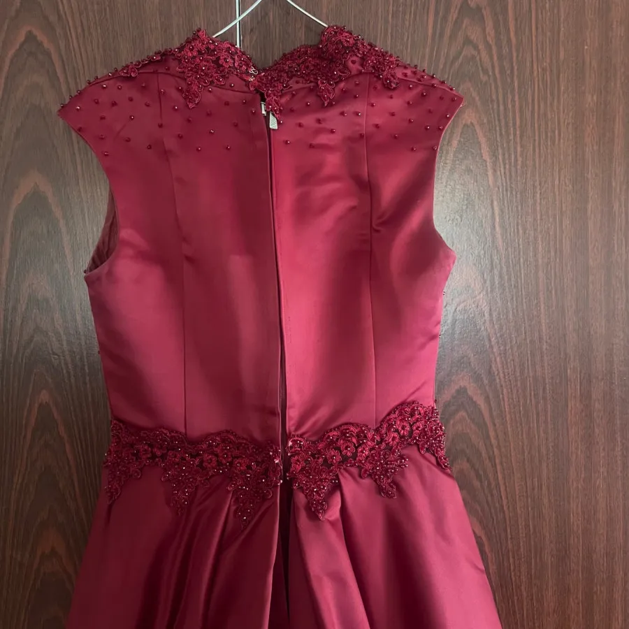 پیراهن دنباله دار اناری