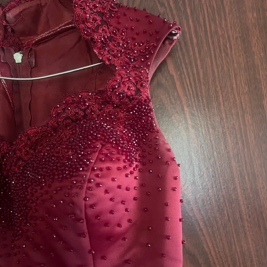 پیراهن دنباله دار اناری