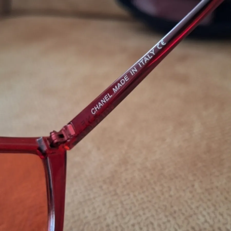 عینک گربه ای قرمز