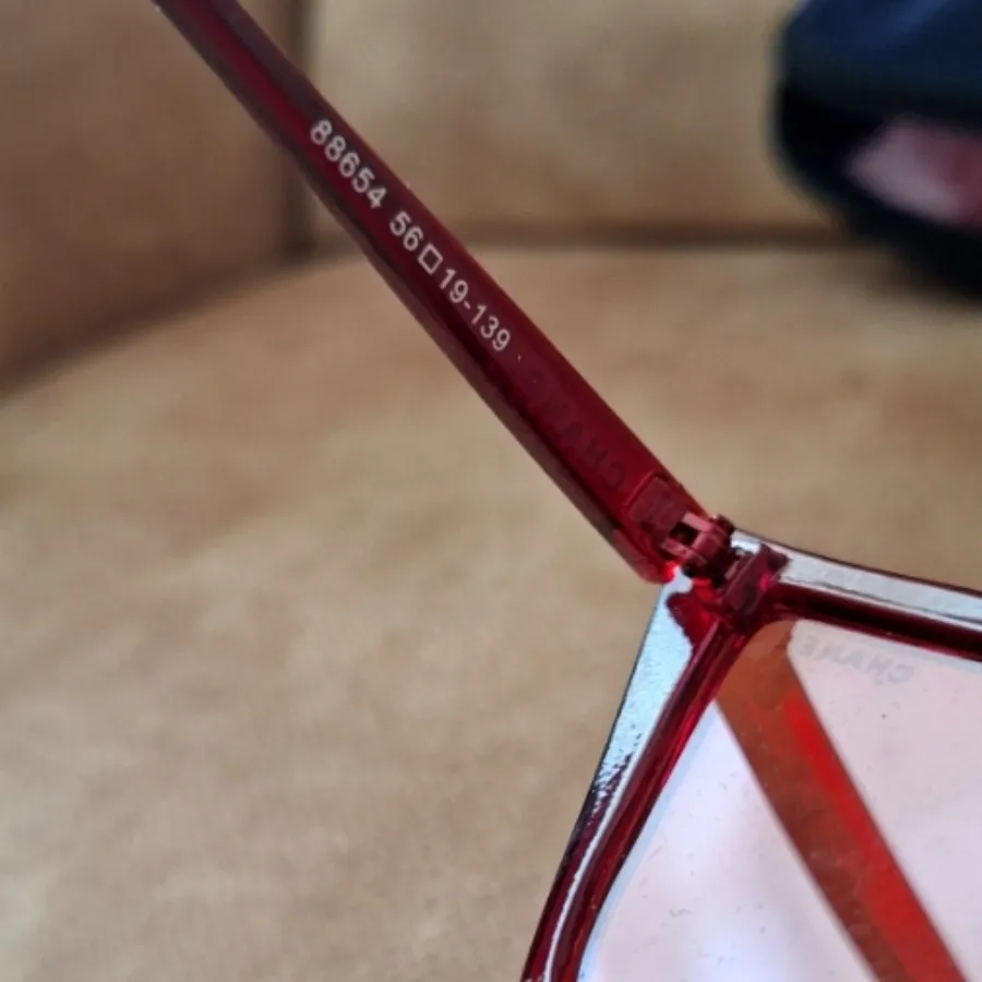 عینک گربه ای قرمز