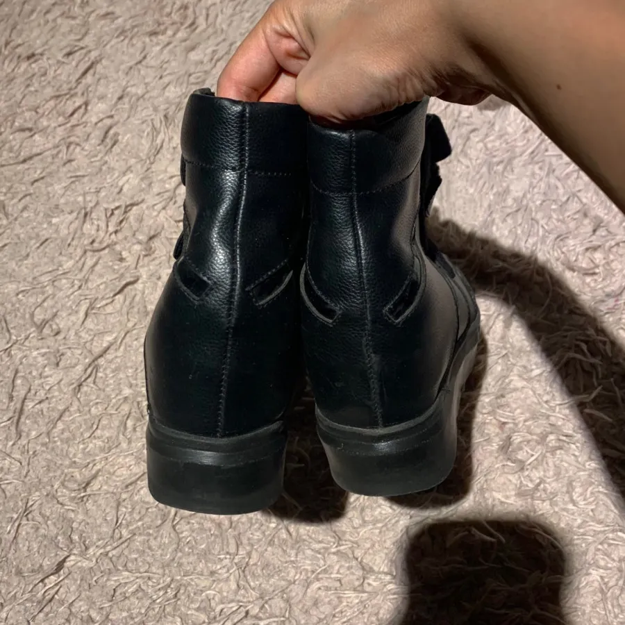 نیم بوت black horse