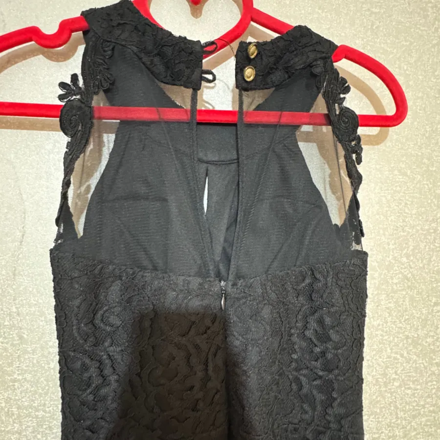 پیراهن مشکی‌دخترانه