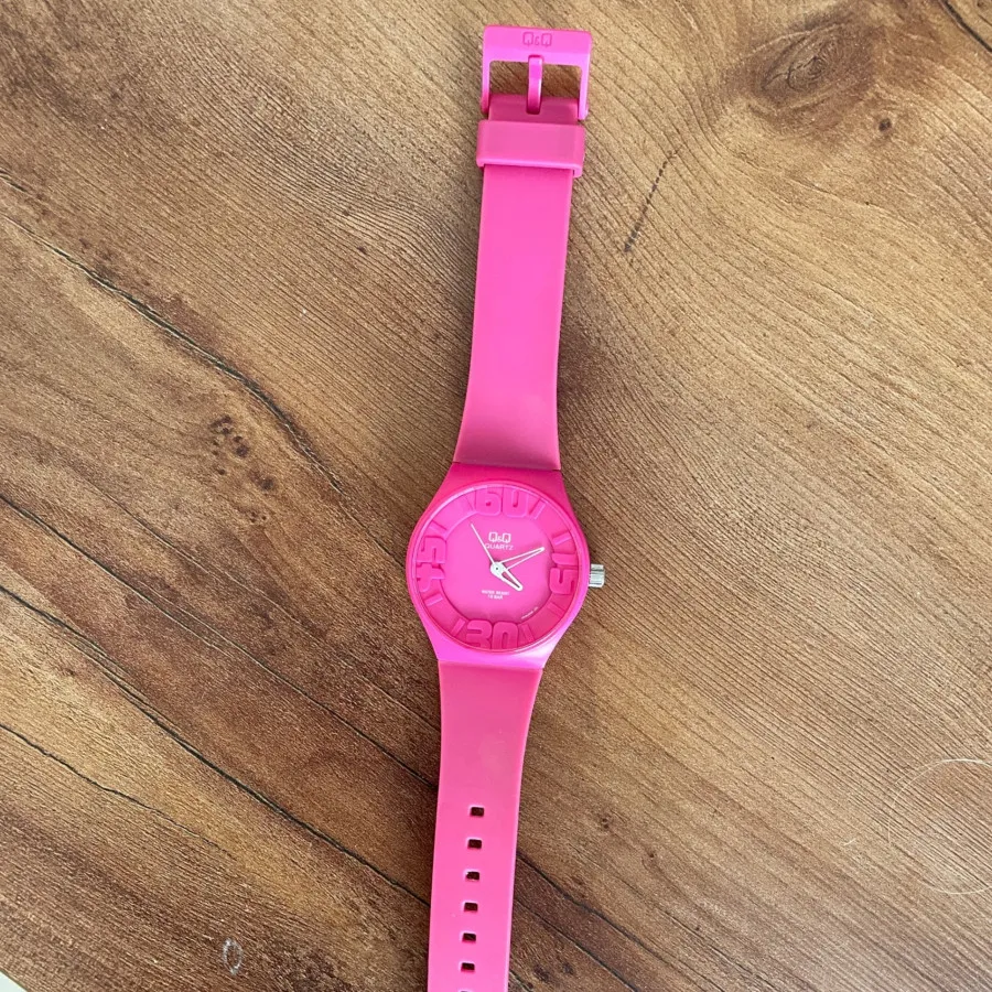 ساعت دخترانه کیو اند کیو