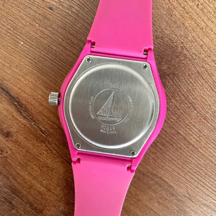 ساعت دخترانه کیو اند کیو