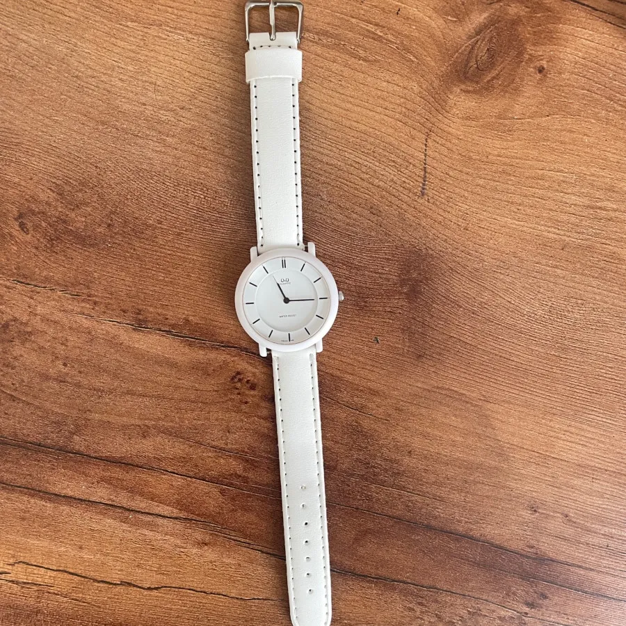 ساعت مچی دخترانه q&q