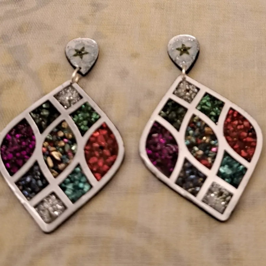 گوشواره کار دست