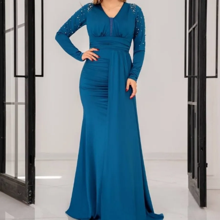 پیراهن مجلسی پوشیده