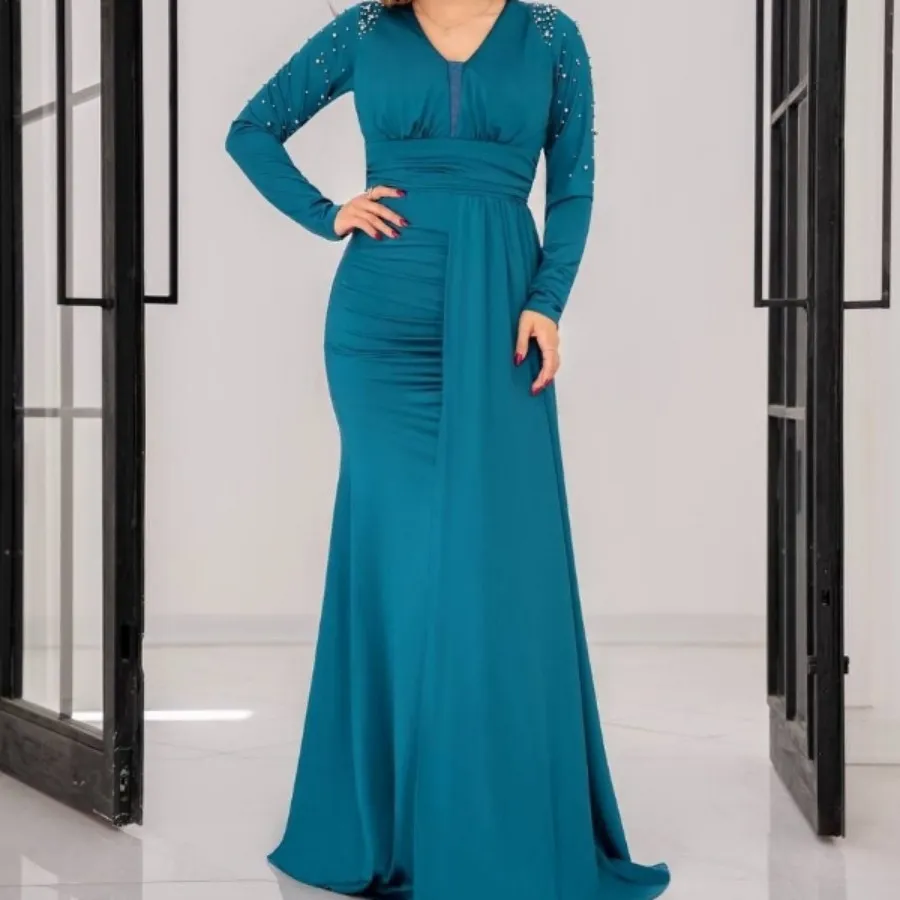 پیراهن مجلسی پوشیده