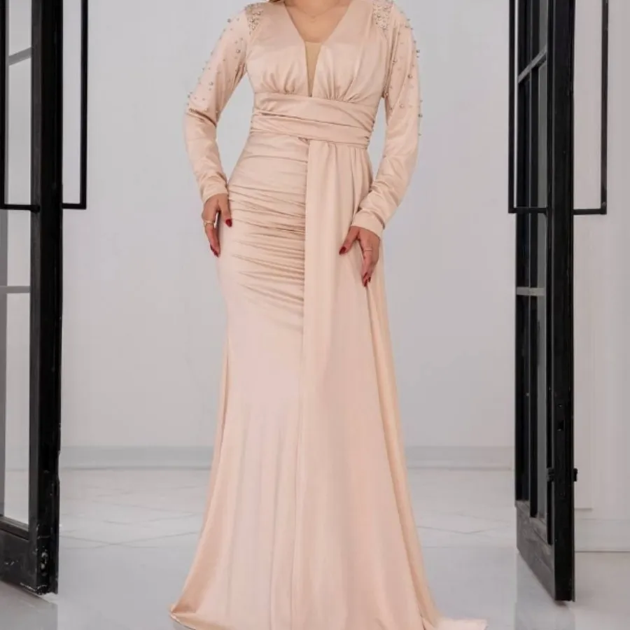 پیراهن مجلسی پوشیده