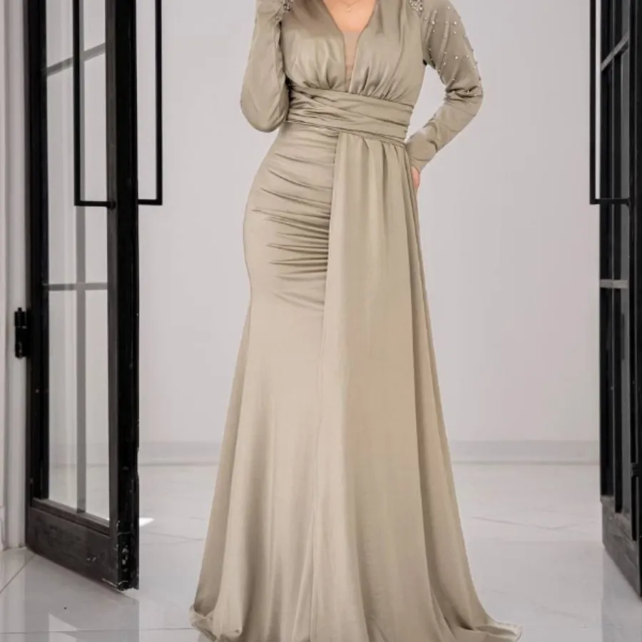 پیراهن مجلسی پوشیده