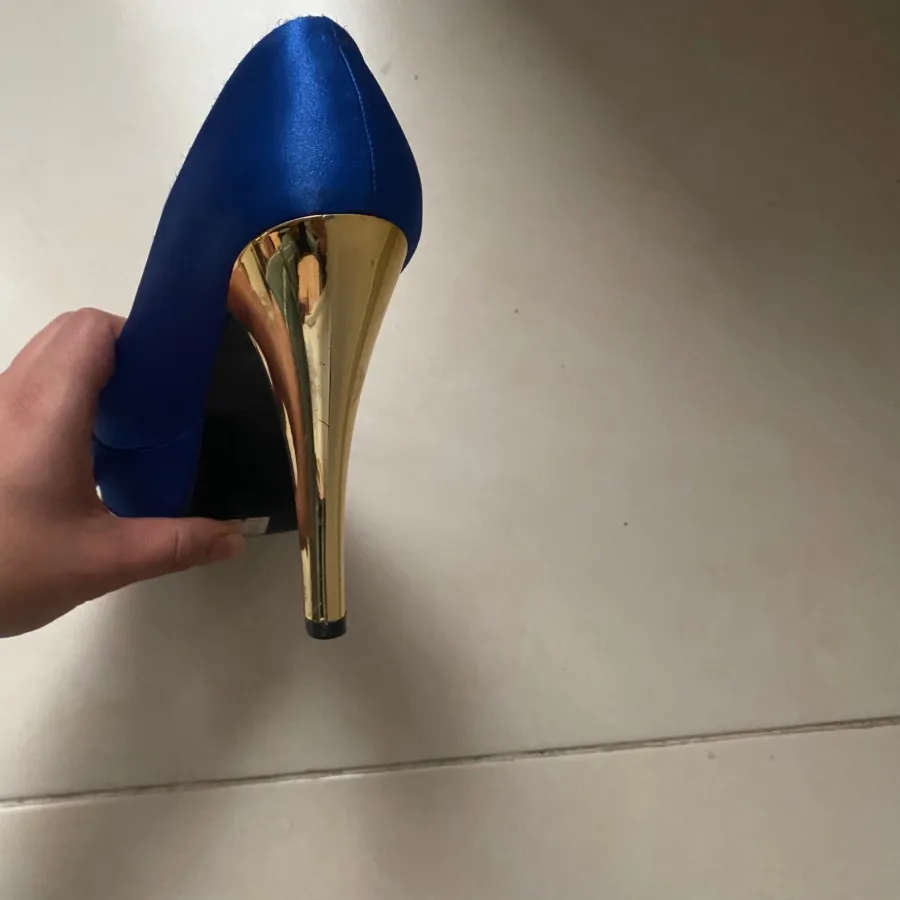 کفش ابی کاربنی سایز37/38