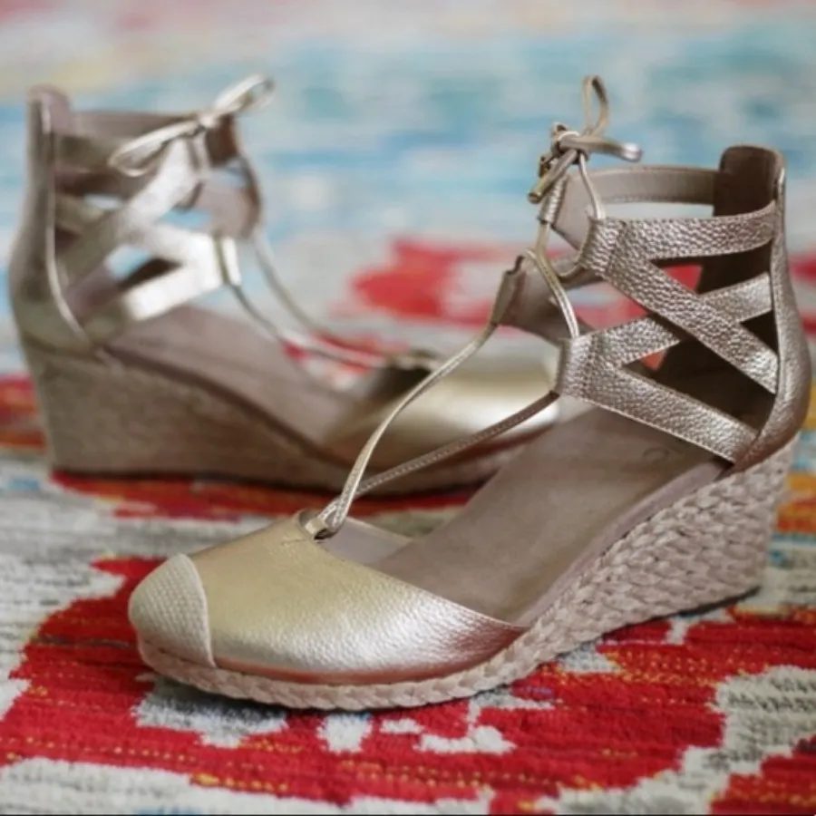 کفش ویونیک طلایی