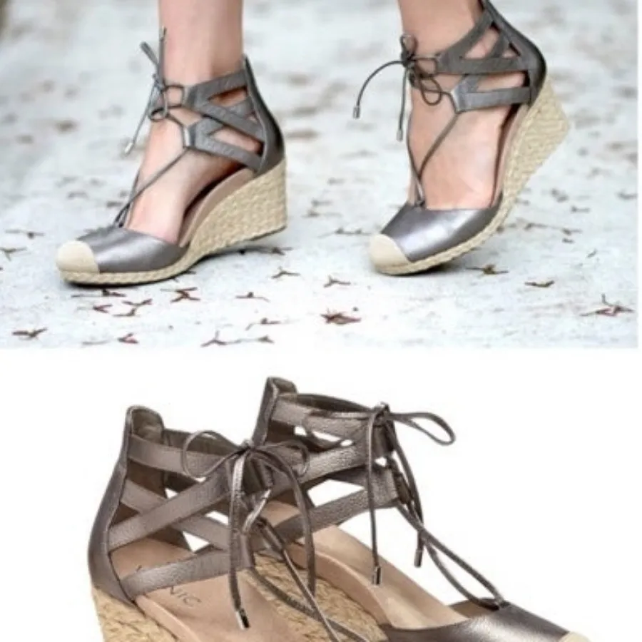 کفش ویونیک طلایی