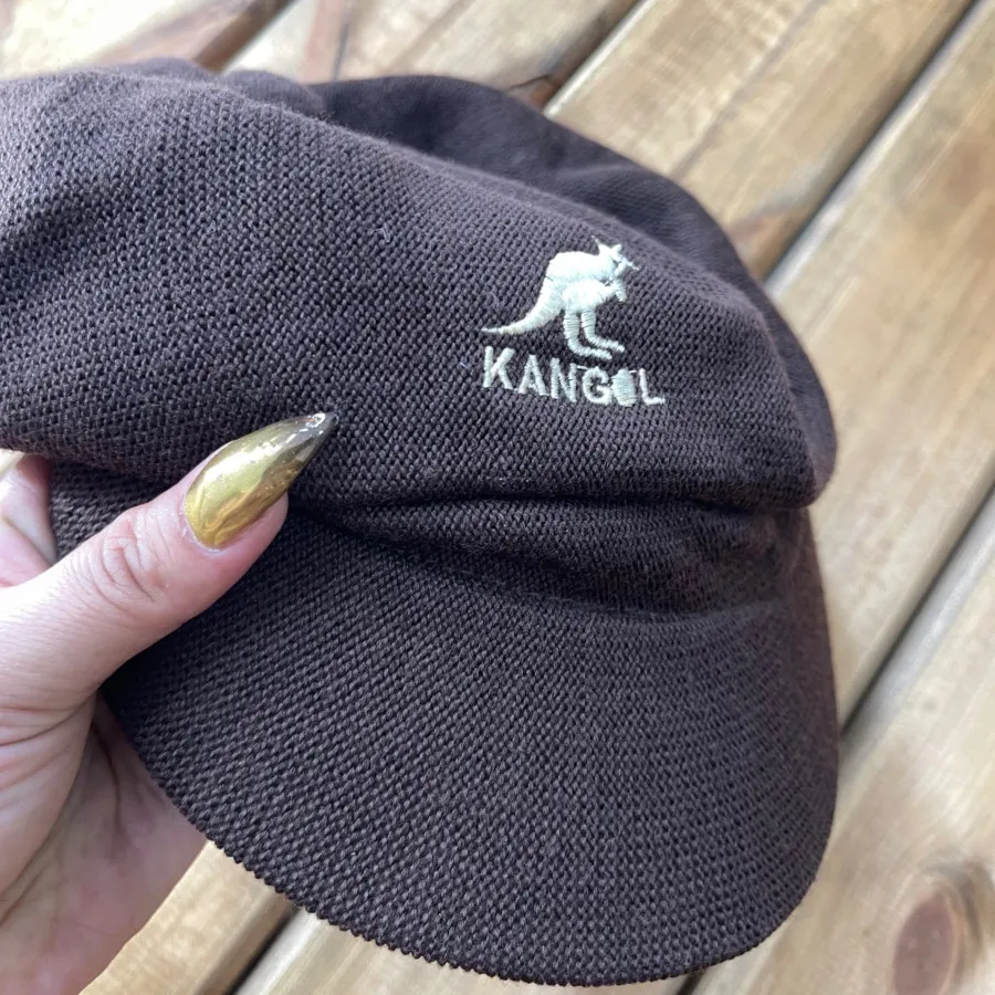 کلاه قهوه ای