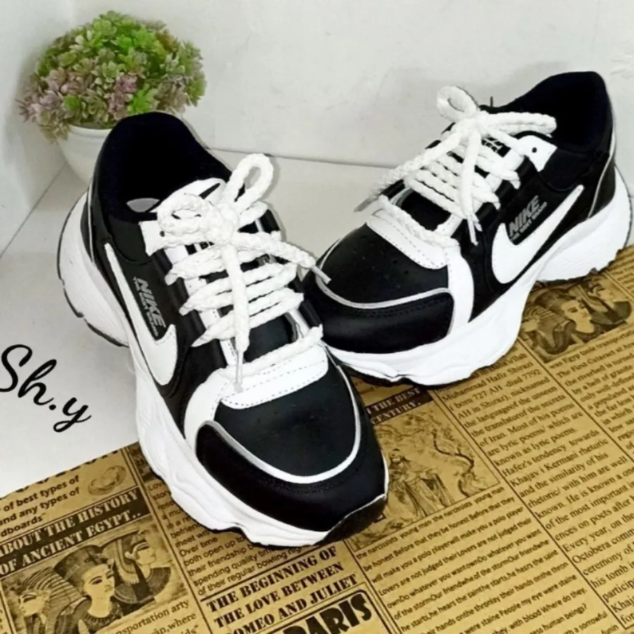 کتونی لژ دار