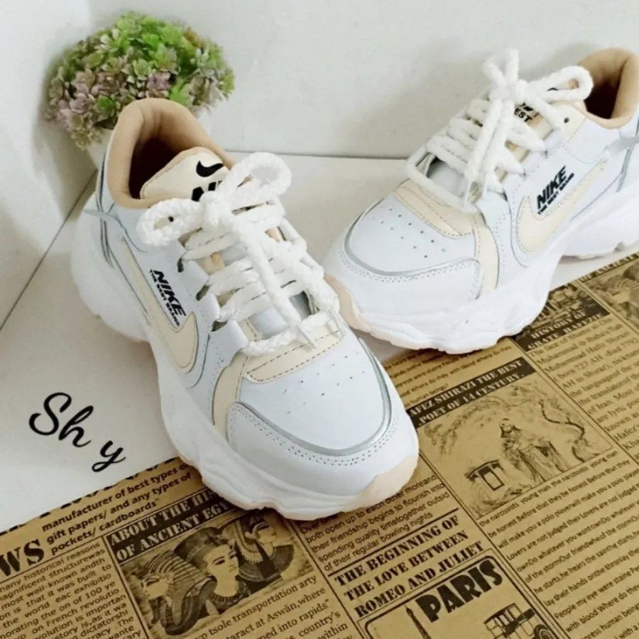 کتونی لژ دار