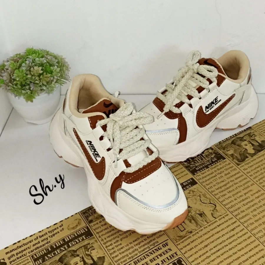 کتونی لژ دار