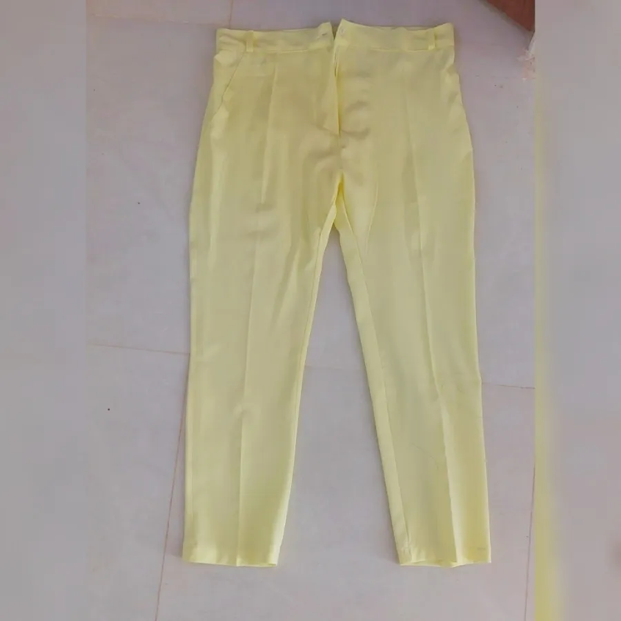 کت و شلوار لیمویی رنگ