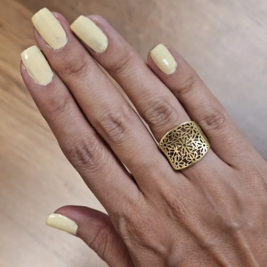 انگشتر برنجی رنگ ثابت