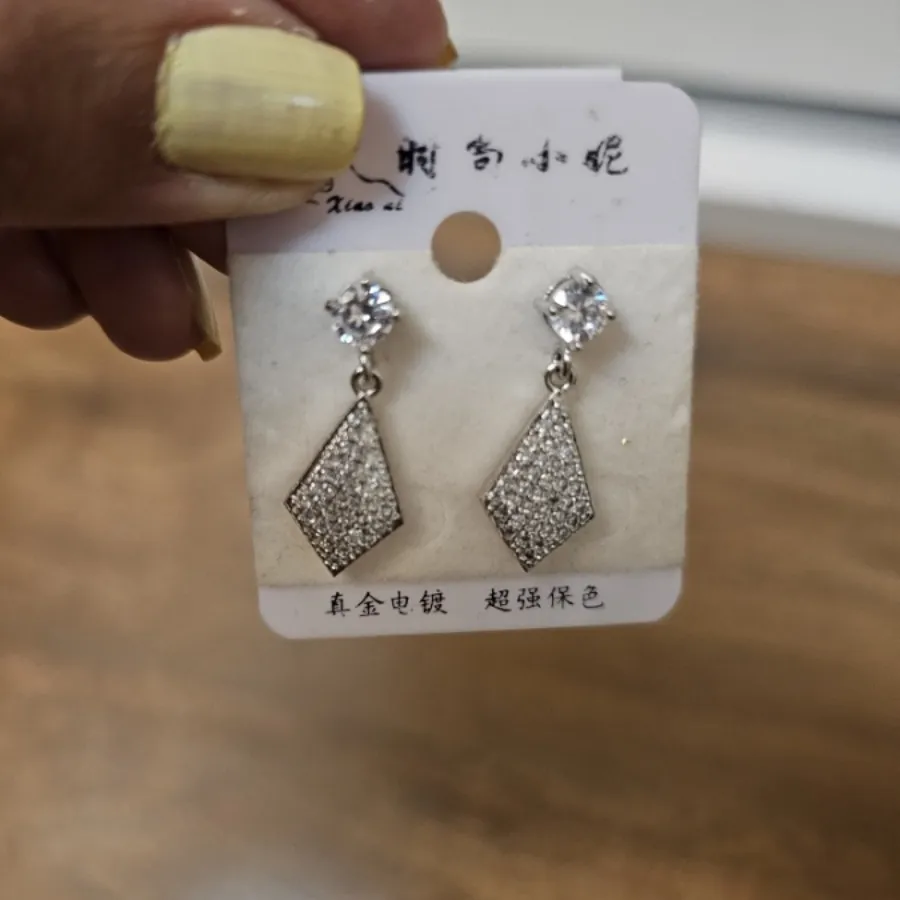 گوشواره نگین دار